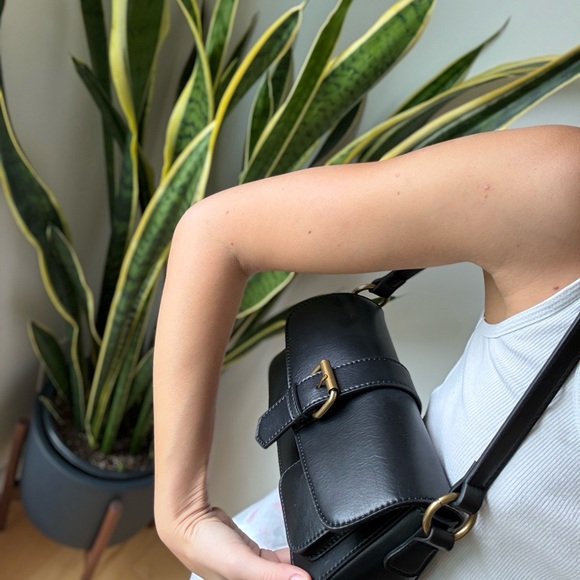 Brandy Melville Black (faux) Leather Shoulder Bag - Picture 2 of 2